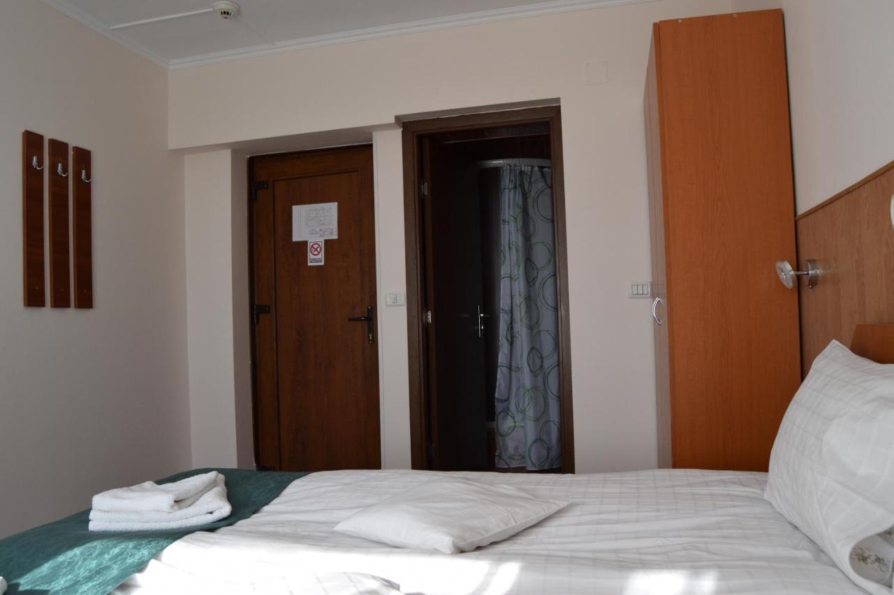 Pension Larisa Arad Exterior photo